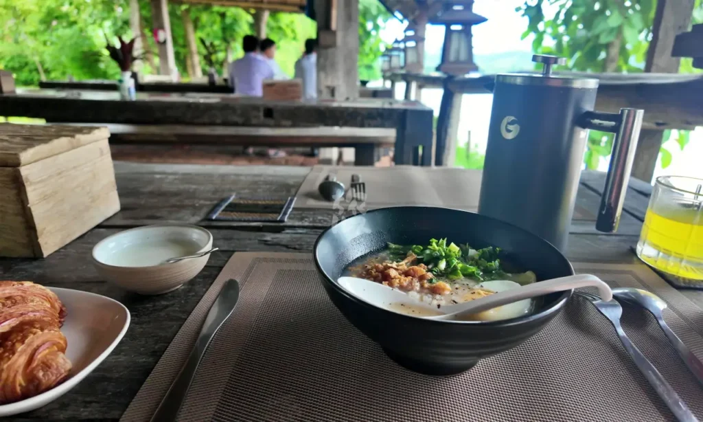 朝食のカオ・トゥム