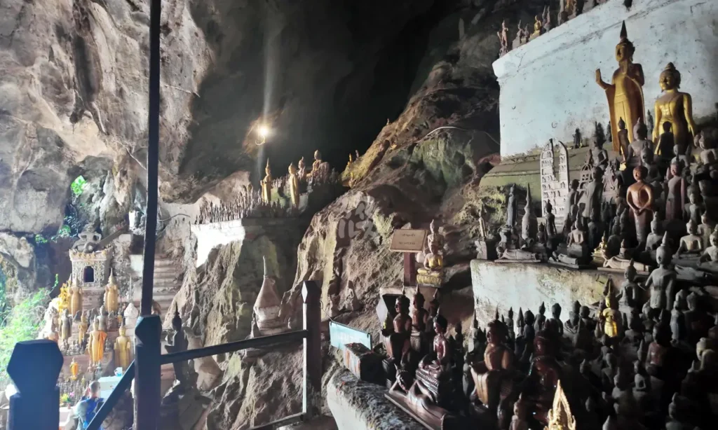 下層洞窟の全景
