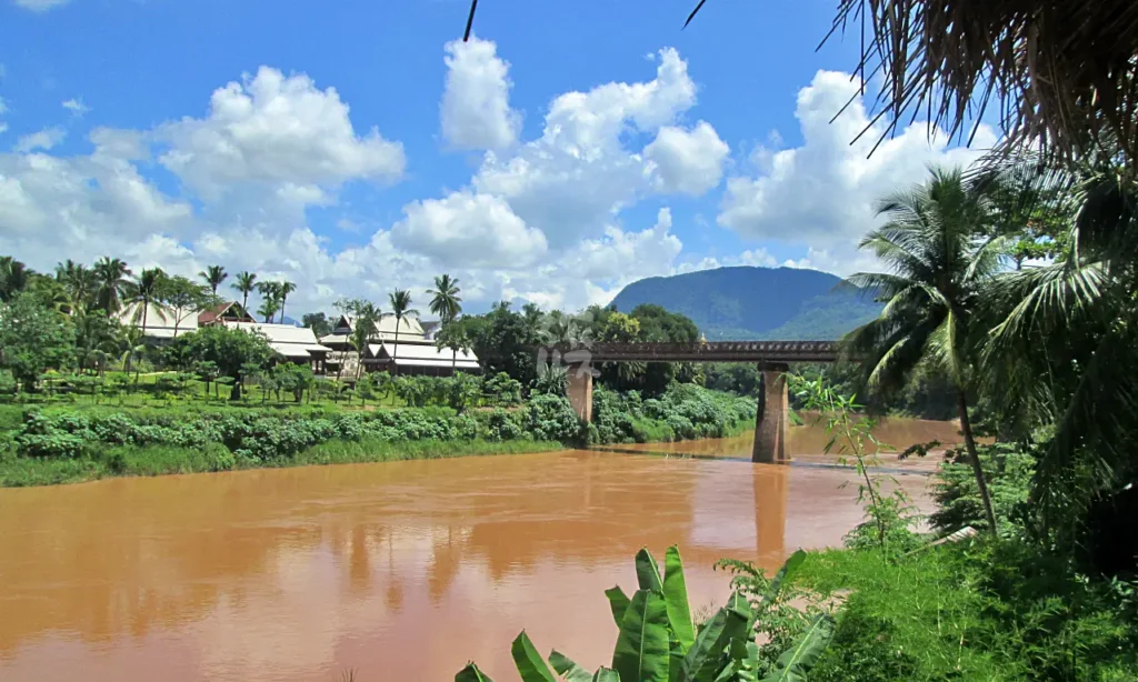 メリーリバーサイドホテルから見たOld French Bridge