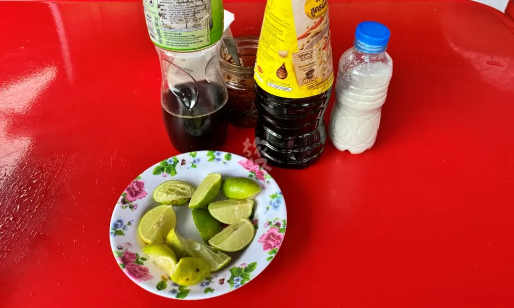 Morning Porridge Stallのテーブルに用意されている調味料