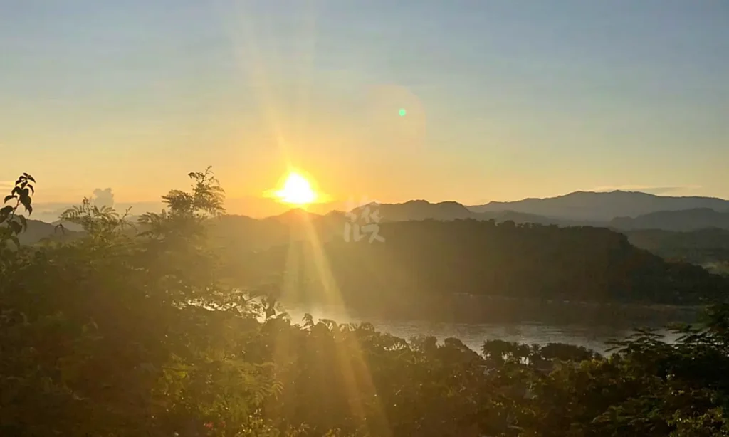 プーシーの丘から眺める夕日