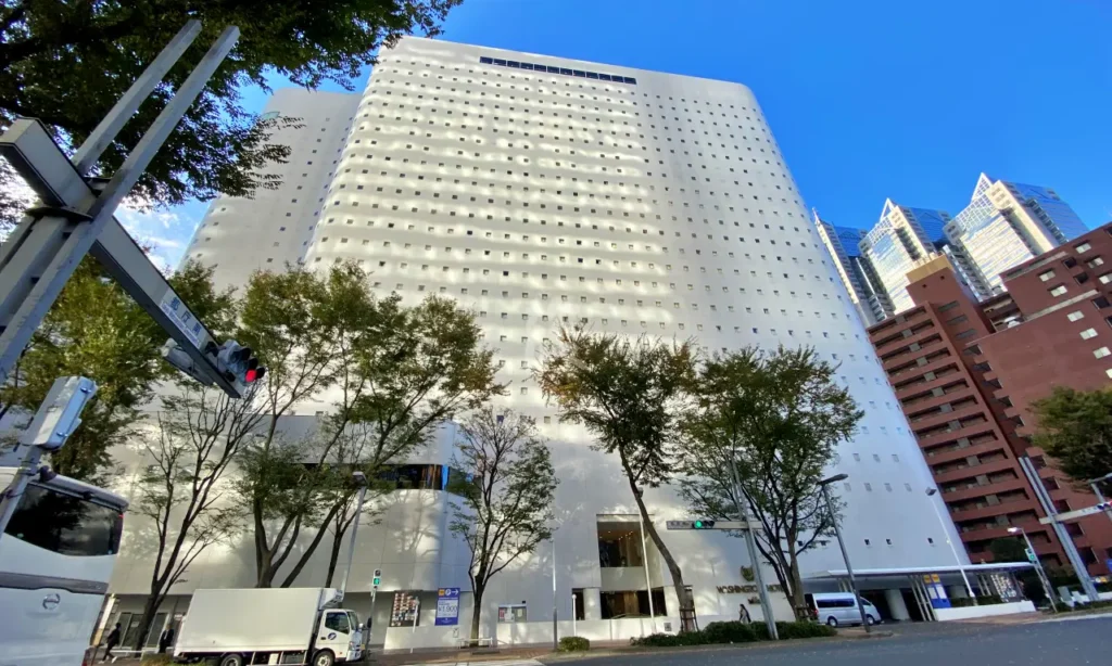 新宿ワシントンホテル本館の外観