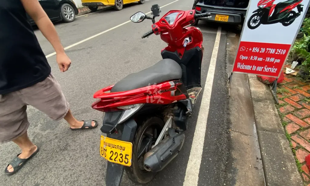 Elephant Motorbike Rentalでレンタルした赤いバイク